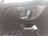 運転席メモリー付パワーシートを装備。お好みのポジションを簡単に呼び出せます。