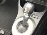 ●MTモード付きAT:通常は自動でおこなわれる変速(ギアチェンジ)をドライバーの操作によって意図的に変えられるシステムです。より一層普段のドライブをお楽しみいただけます!