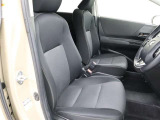 運転席の写真です!座り心地も良さそう、あなたのドライビングポジションをガッチリ支え、心地よい安心感で、ロングドライブもらくらく??