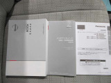 取扱い説明書 整備記録簿です前オ-ナ-の整備歴がわかるため無駄な部品。工賃が発生せず効率の良い整備が行えますまた丁寧に乗っていた証拠でもありますので車両状態の信頼性にもつながってまいります
