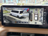 3Dでぐるっと見える3Dアラウンドビューモニターが付いています!運転前にまわりの状態を確認出来て、さらに画面右のカメラボタンを押していただくと8方向からの画像を確認していただくことが可能です!