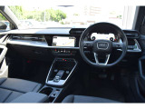 Audiのインテリアはエクステリア同様、優れたデザイン性とクオリティ、そして機能性を兼ね備えております。
