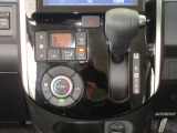 オートエアコンで暑い夏も寒い冬も快適な車内で運転出来ます。