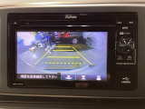 バックモニター付きで、車庫入れやバック時の後方確認をサポート。