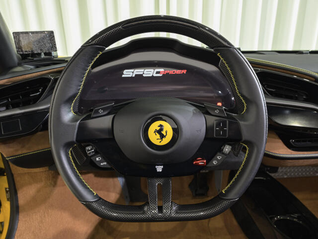 フェラーリ SF90スパイダー F1 DCT E4WD の中古車詳細 (3,000km