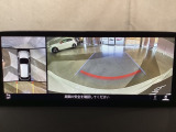 狭い場所での駐車やすれ違いなどでより的確な運転操作に役立つ360&deg;ビューモニターが装備されています。