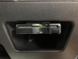 高速道路に乗るときは必需品です。有料道路の料金をキャシュレス ノンストップで通過できます。ETCカードは現在使用中のもので大丈夫です。