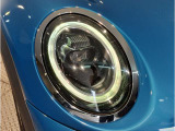 MINIのオートライトは積極的にライトをつけることにより、自車の存在を周囲に向けアピールいたします。それは安全性への配慮でもあります。