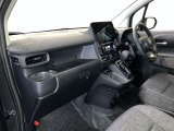 前方の見通しが良いすっきりした視界、誰でも扱いやすく運転できます。疲れにくく安心ドライブを更に快適なものにします!
