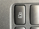 【パワースライドドア】スマートキーや運転席のスイッチでスライドドアの開閉が可能♪電動だから力を入れてドアを開ける必要が無く、小さいお子様でも、重い荷物を持っている時もラクに開け閉めできます♪