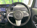 インテリアに合わせたデザインのステアリングは、運転される方のことも考え、運転しやすい形状、大きさです。是非一度、実際に触ってお確かめください。