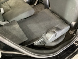 リアシートは簡単に倒すことができるので、ラゲッジルームも広がります。