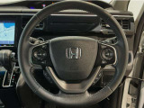 運転にかかわる様々な操作を安全に行えるように視点移動が少なく操作性に配慮されたスイッチ類が凝縮されたコクピットです。