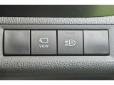 オートマチックハイビームとは、先行車や対向車のライトを認識し、ハイビームとロービームを自動で切り替える機能です。夜道の視界を確保します。詳細は販売店スタッフまでおたずねください。