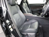 目線の位置も高くて運転席からの視界も良好です。シート高さ位置も調整できるので、乗りやすいですね。