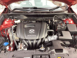「SKYACTIV-G(ガソリン)」は、規格外の高圧縮を実現し、世界のエンジン技術者に驚きを与えました。さらに、それを維持したままノッキングの発生を抑え、熱効率を向上、走りにも寄与したエンジンです。
