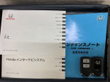 スマートキーは鍵をバッグに入れたままでもドアロックの開閉やエンジンのON・OFFができます。夜間や雨の日も鍵を探さなくて良いので便利です。
