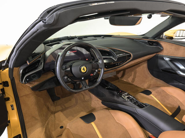 Ferrari　フェラーリ SF90　純正内装部品（カーボン製）特価にて販売中 フェラーリ SF90スパイダー F1 DCT E4WD の中古車詳細 (3,000km