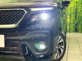 【LEDヘッドライト】悪天候や夜間走行時も良好な視界を確保し安心して運転できる高輝度LEDヘッドライトを装備!点灯速度が早く、消費電力も抑えられています。