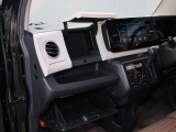 グローブボックス。便利な収納スペースです。