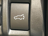【パワーバックドア】スマートキーや運転席のボタンを押すだけでリアゲートが自動で開閉します!荷物を持っている時や、高い位置にあるバックドアを閉める際に便利な機能です♪