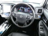 高級感のある運転席回り♪乗っていて落ち着けるデザインです。もちろん使い勝手もとても良いです。