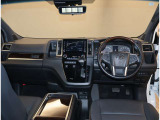 オシャレなインテリアで運転する気分も盛り上がりますよね^^