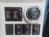 プッシュボタンスタート。スライドドアの操作も運転席で操作できます。
