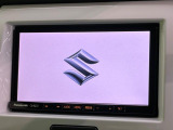 【純正ナビ】人気の純正ナビを装備しております。ナビの使いやすさはもちろん、オーディオ機能も充実!キャンプや旅行はもちろん、通勤や買い物など普段のドライブも楽しくなるはず♪