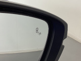 隣接する車線後方に他の車両が走行していることを知らせるブラインドスポットインフォメーションを装備。自車の車速が20km/h以上で前進時、レーダーセンサーが検知範囲内に走行している車両を検知します。