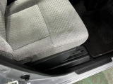 痛みの出やすい運転席シートの角、フロアマット、座面、ともに良好です