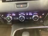 オートエアコンはこまめに温度調節するので、燃料の消費量をより少なくできます。シートヒーター付きなので寒い日も快適です。