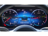 高いレベルの知性を備えたメルセデスの「インテリジェントドライブ」は、ドライバーの疲労を軽減し、安全かつ快適なドライブの一助となります。
