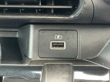 充電端子が装備されていますので車内でスマートフォンなどの充電が可能です。