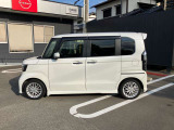 スライドドアは狭い場所でも開閉でき、風が強い日でも安心して開閉可能です。