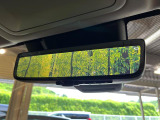 【デジタルインナーミラー】後席の大きな荷物や同乗者で後方が確認しづらい時でも安心!カメラが撮影した車両後方の映像をルームミラー内に表示。クリアな視界で状況の確認が可能です!