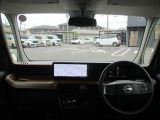 フロントガラスが広く視界が広々としているので、運転がとてもし易いです