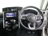運転席です!電動パーキングにオートホールドが付いています!