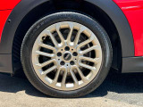 格好良くてピカピカのアルミホイールがあなたの愛車をいっそう輝かせます。