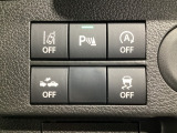 運転席脇のクラスタースイッチ部分にはアイドリングストップOFF、パーキングセンサー、その他走行系スイッチを集中配置しております。