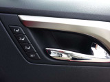 【運転席ポジションメモリー】シートのセットは3つの登録まで行うことができます。