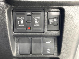 【両側パワースライドドア】スマートキーや運転席のスイッチで後席両側スライドドアの開閉が可能♪電動だから力を入れてドアを開ける必要が無く、小さなお子様でも簡単に開け閉めでき快適です♪