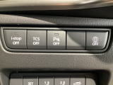 運転席脇のクラスタースイッチ部分にはパーキングセンサーOFF、その他走行系スイッチを集中配置しております。