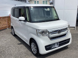 自社整備工場で点検整備をおこなってからお渡ししています。車検が残っている場合は『12ヶ月点検整備』を、車検整備付きの場合は『車検整備』をおこないます。整備費用は車両本体価格に含まれています。