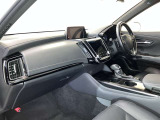 この車で色んな場所へドライブに出かけてみませんか。