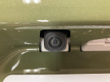 バックが苦手な方でも、ナビやモニターを付けることでカメラ映像にて後方確認が出来て車庫入れも安心ですよ!!!