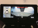 複数のカメラの映像をもとに、クルマを真上から見ているような映像をドライバーに提供し駐車をサポートする機能です。
