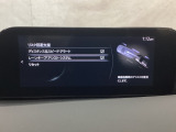 ハンドル操作をアシストすることにより車線からの逸脱回避を支援します。