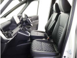 高いホールド性で運転姿勢が安定します。長距離ドライブでも疲れにくいのが魅力です。快適なドライビングライフをお送りください♪
