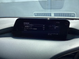 スマートブレーキサポートは、マツダの先進安全技術「i-ACTIVSENSE」の一つで、高速走行時(約15km/h以上)に前方の車両や障害物との衝突の危険性を検知し、自動ブレーキで回避・被害軽減するシステムです。
